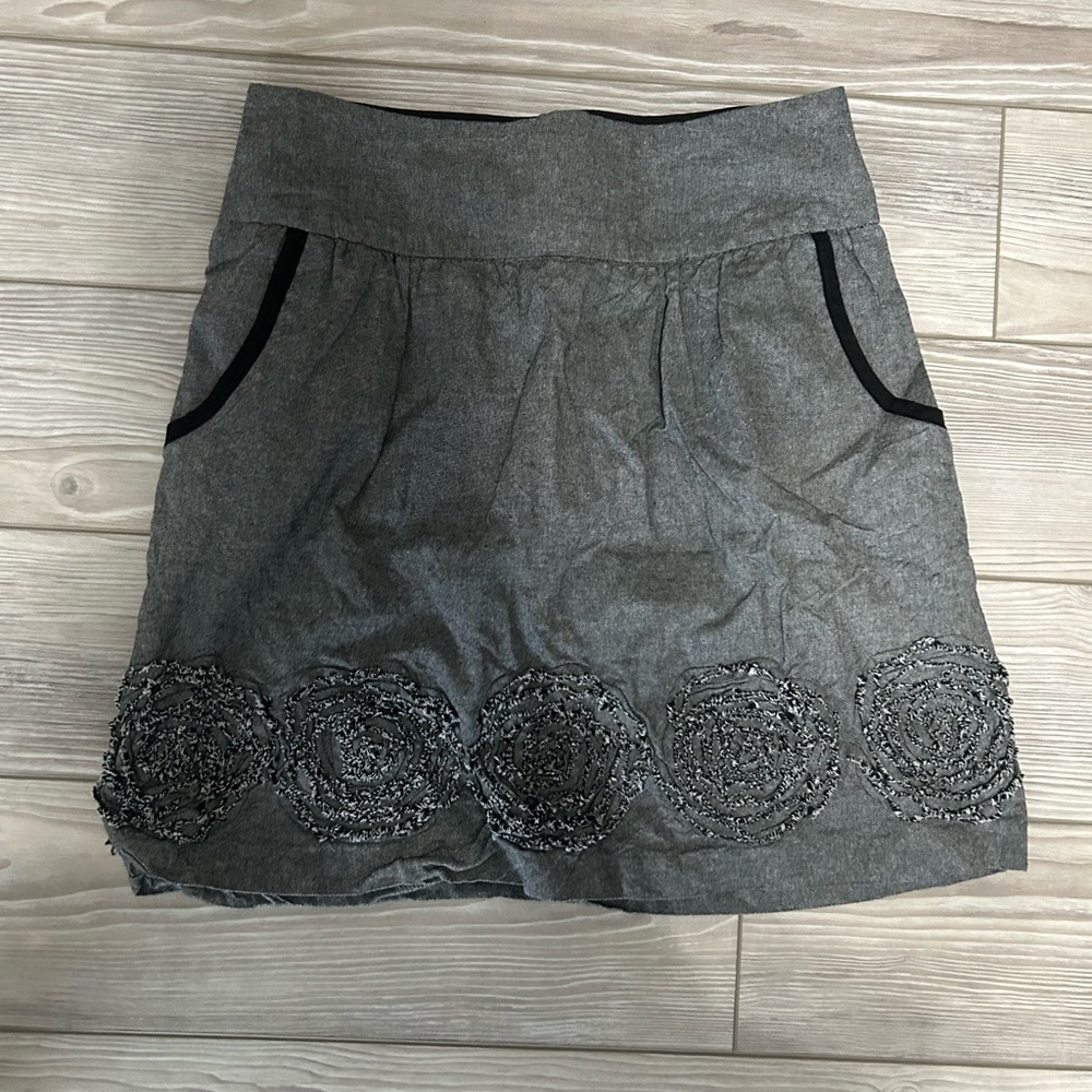 Stooshy girls gray skirt floral xs pockets